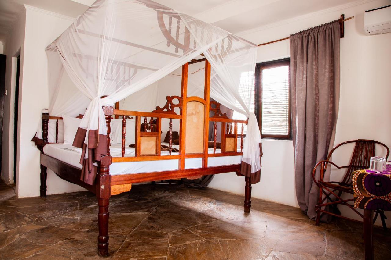 Moonshine Uroa Boutique Hotel Экстерьер фото