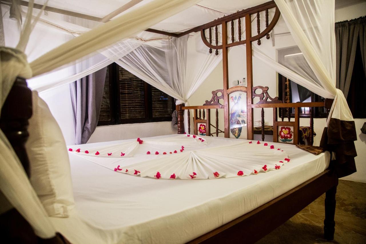 Moonshine Uroa Boutique Hotel Экстерьер фото